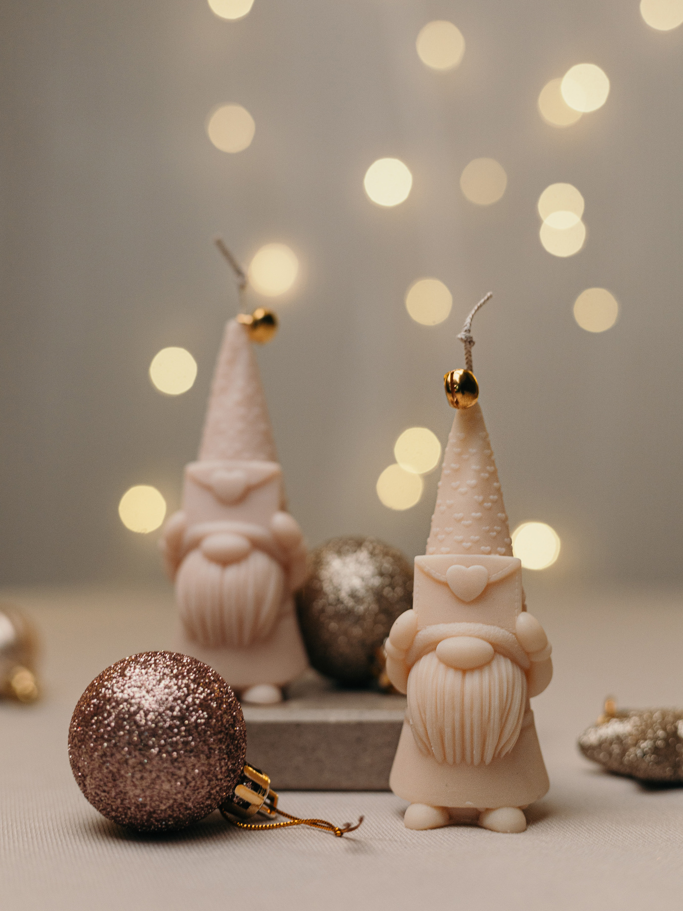 Свеча "Эльф" парфюмированная, аромат - миндальный макарун, из натурального оливкового воска Candle Design модель 170.2023 Фото