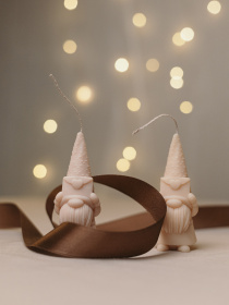 Свеча "Эльф" парфюмированная, аромат - миндальный макарун, из натурального оливкового воска Candle Design модель 170.2023 Фото