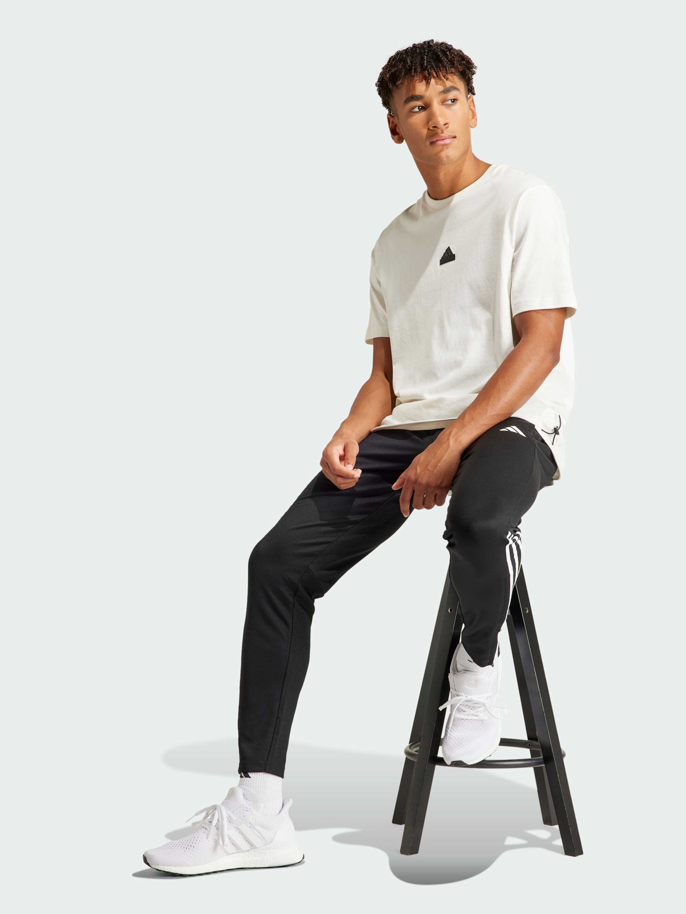 Брюки повседневные Adidas 3 Stripes модель IR7848 Фото