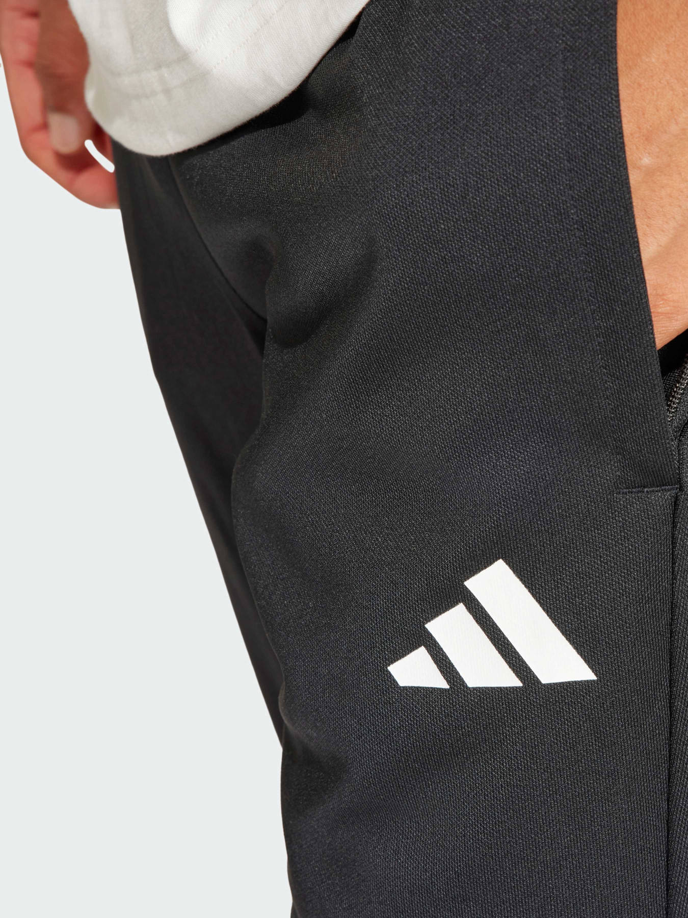 Повсякденні штани Adidas 3 Stripes модель IR7848 Повсякденні штани Adidas 3 Stripes модель IR7848 Фото