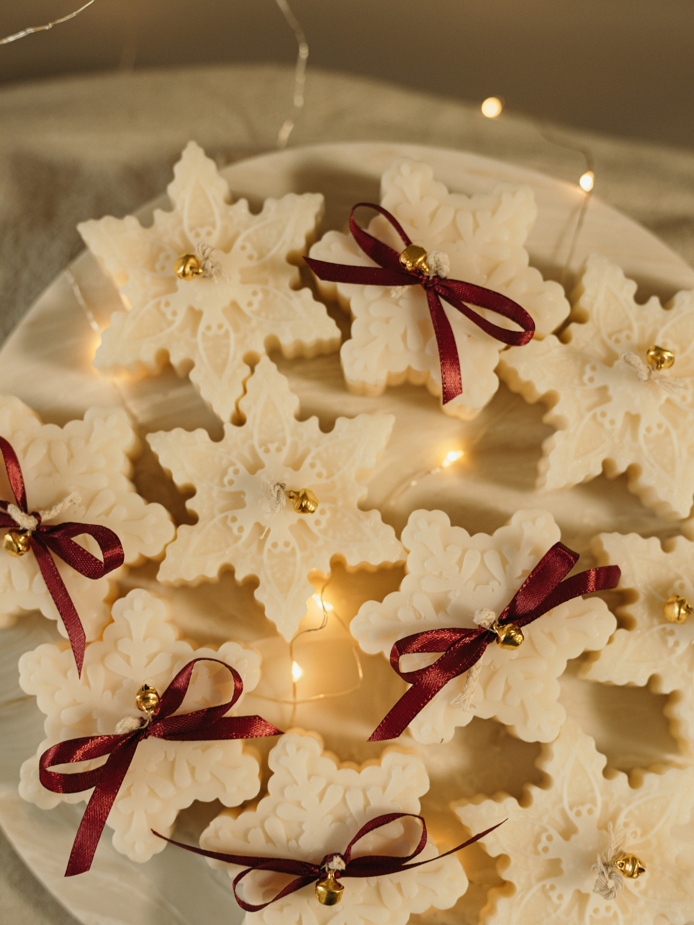 Ароматична свічка "Сніжинка маленька", аромат - Чизкейк з чорницею, натуральний оливковий віск Candle Design модель 170.2028 Фото