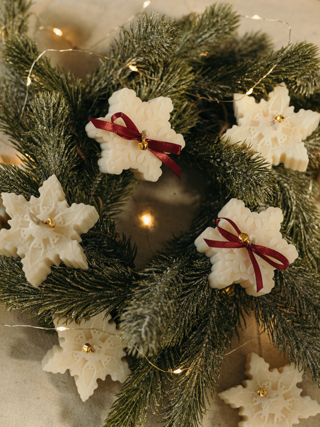 Парфумована різдвяна свічка "Сніжинка", аромат - Просекко з журавлини Candle Design модель 170.2027 Фото