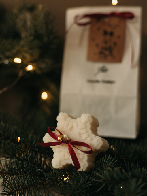 Рождественская аромасвеча "Снежинка", аромат - Просекко с клюквой Candle Design модель 170.2027 Фото