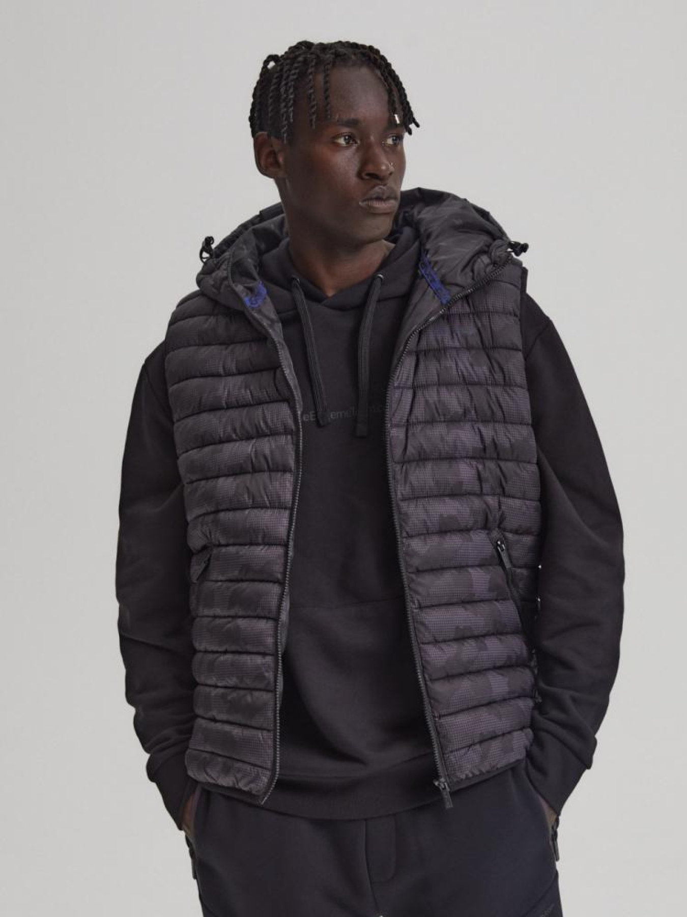 Утеплений жилет DIVERSE Aligeri Dext модель 10043019 Утеплений жилет DIVERSE Aligeri Dext модель 10043019 Фото