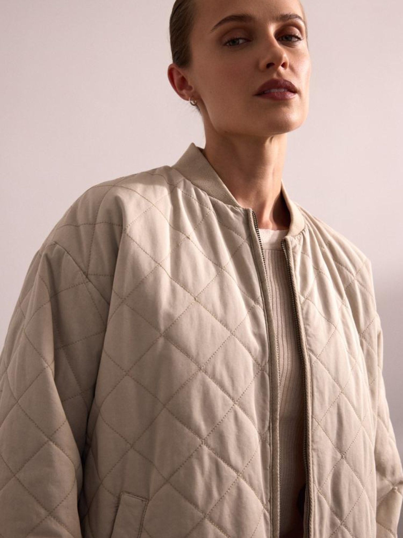 Куртки и дубленки DIVERSE Hrefna модель 10045082 Куртки и дубленки DIVERSE Hrefna модель 10045082 Фото