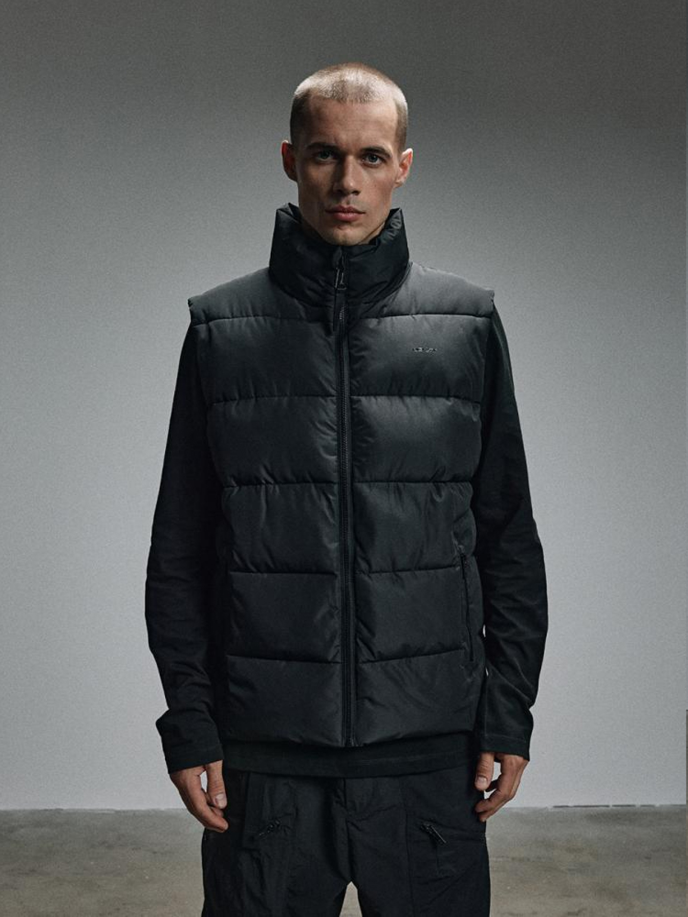 Утеплений жилет DIVERSE Trive Dext модель 10045562 Утеплений жилет DIVERSE Trive Dext модель 10045562 Фото