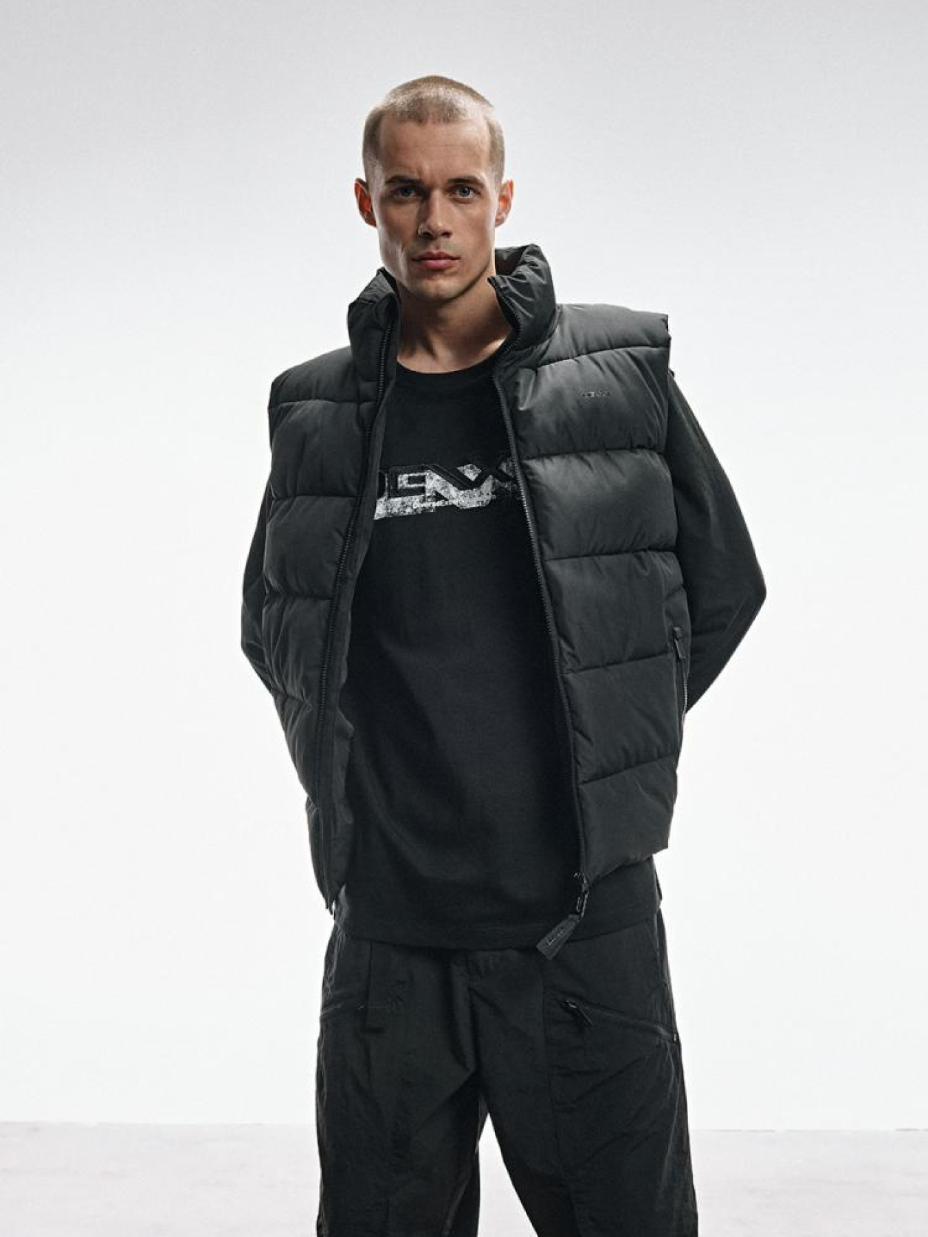 Утеплений жилет DIVERSE Trive Dext модель 10045562 Утеплений жилет DIVERSE Trive Dext модель 10045562 Фото