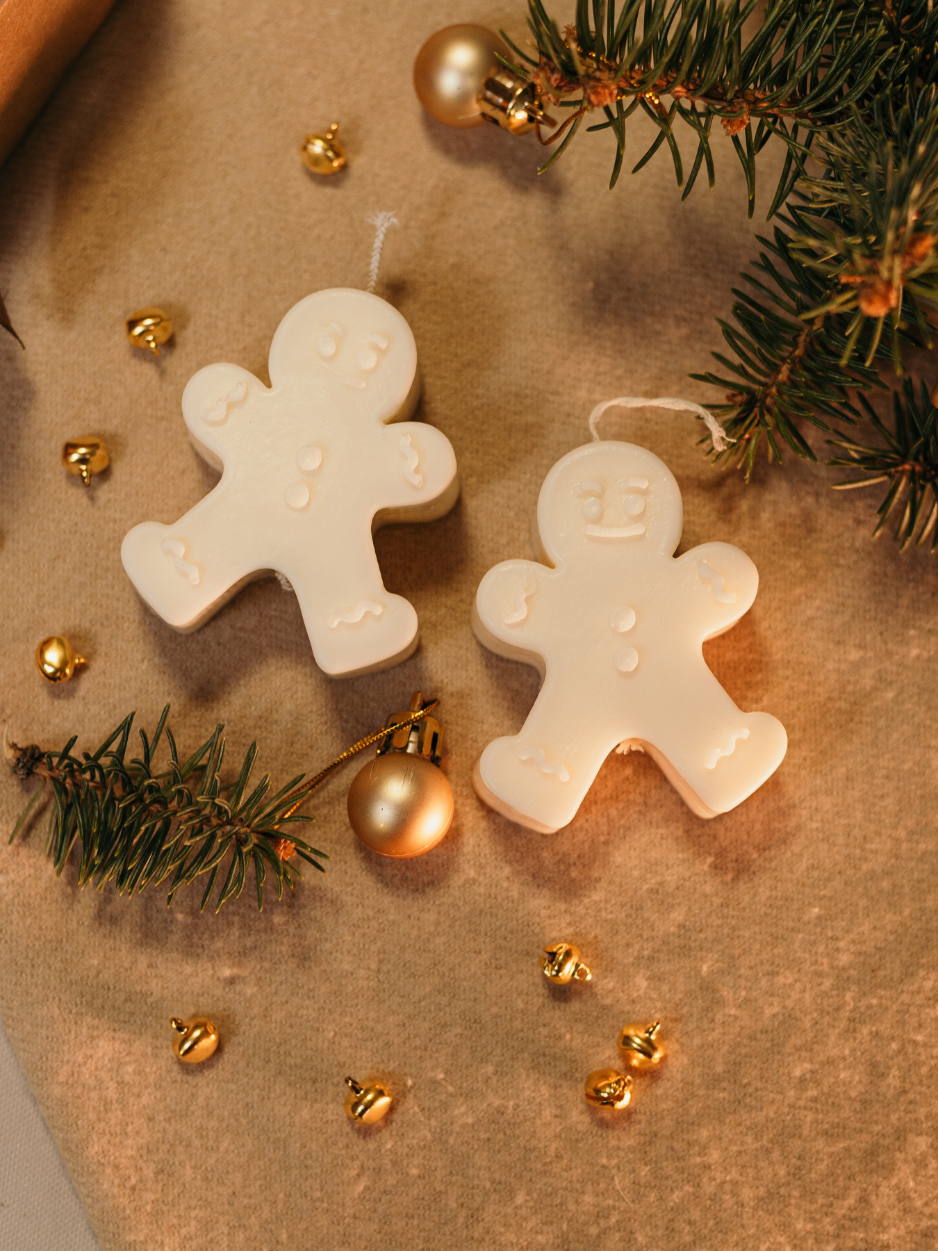 Аромасвічка "Gingerbread man", аромат - Iced Gingersnap (імбирне печиво) Candle Design модель 170.2022 Фото