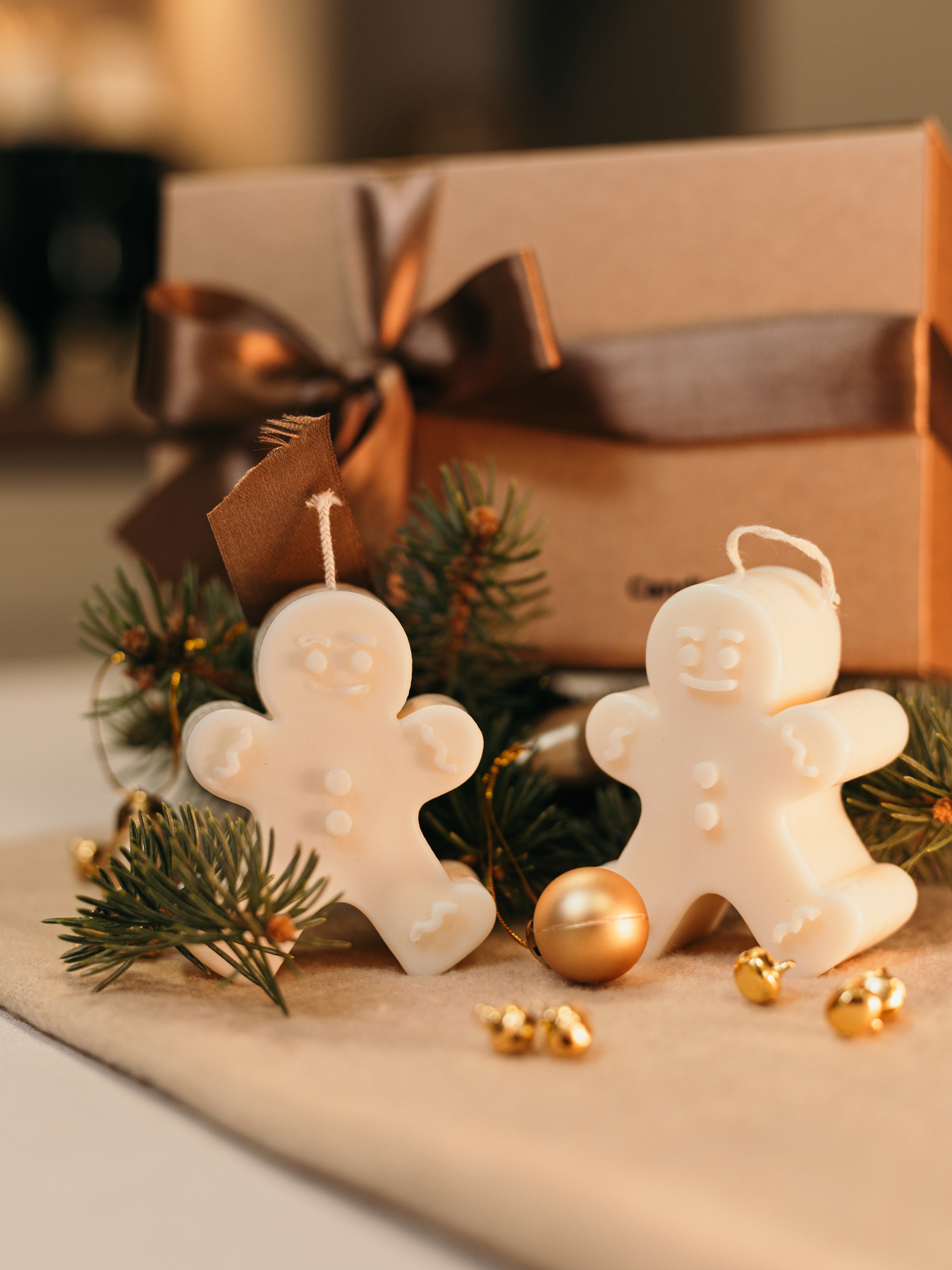 Аромасвічка "Gingerbread man", аромат - Iced Gingersnap (імбирне печиво) Candle Design модель 170.2022 Фото