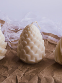 Різдвяна аромасвічка "Шишка", аромат - Дубовий мох і амбра Candle Design модель 170.2020 Фото