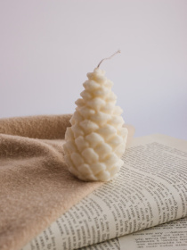 Рождественская свечка "Шишка Карпатская", аромат - Секвойя и мох Candle Design модель 170.2021 Фото