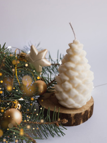 Рождественская свечка "Шишка Карпатская", аромат - Секвойя и мох Candle Design модель 170.2021 Фото