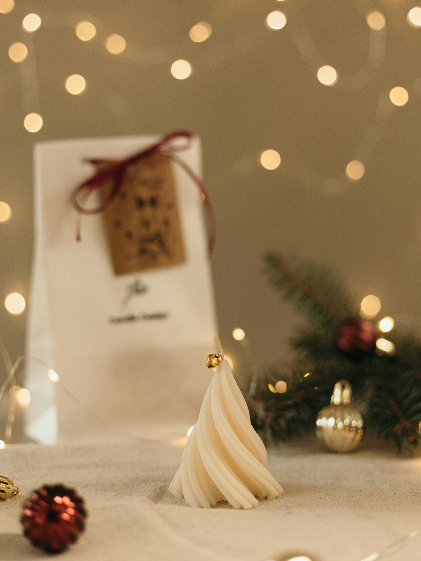 Рождественская  аромасвеча "Елочка спиральная", аромат - Сухой джин и кипарис Candle Design модель 170.2012 Фото