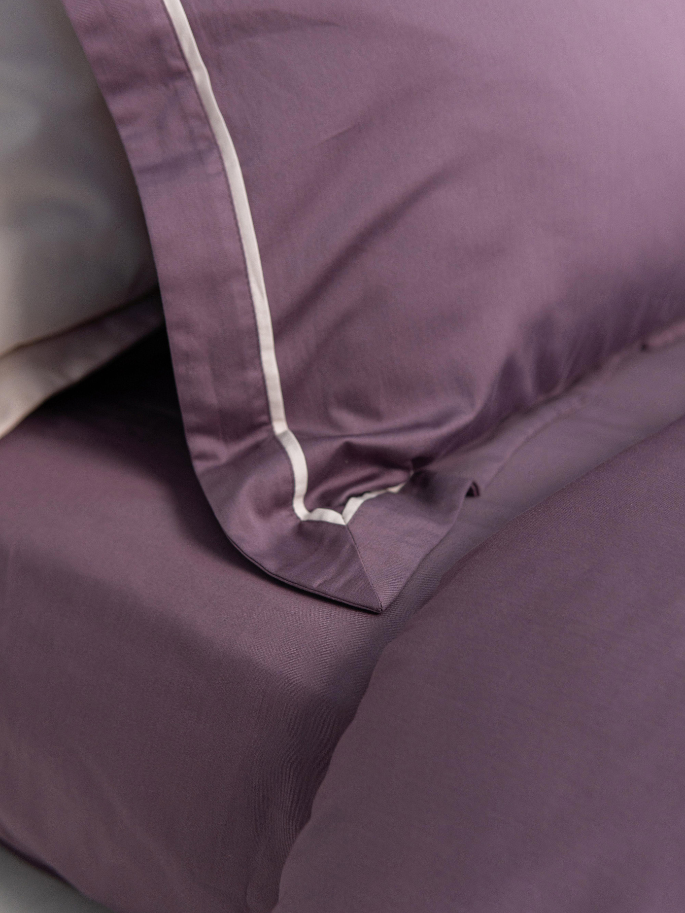 Комплект постельного белья с премиум сатина с кантом INDIM модель Violet123 Фото