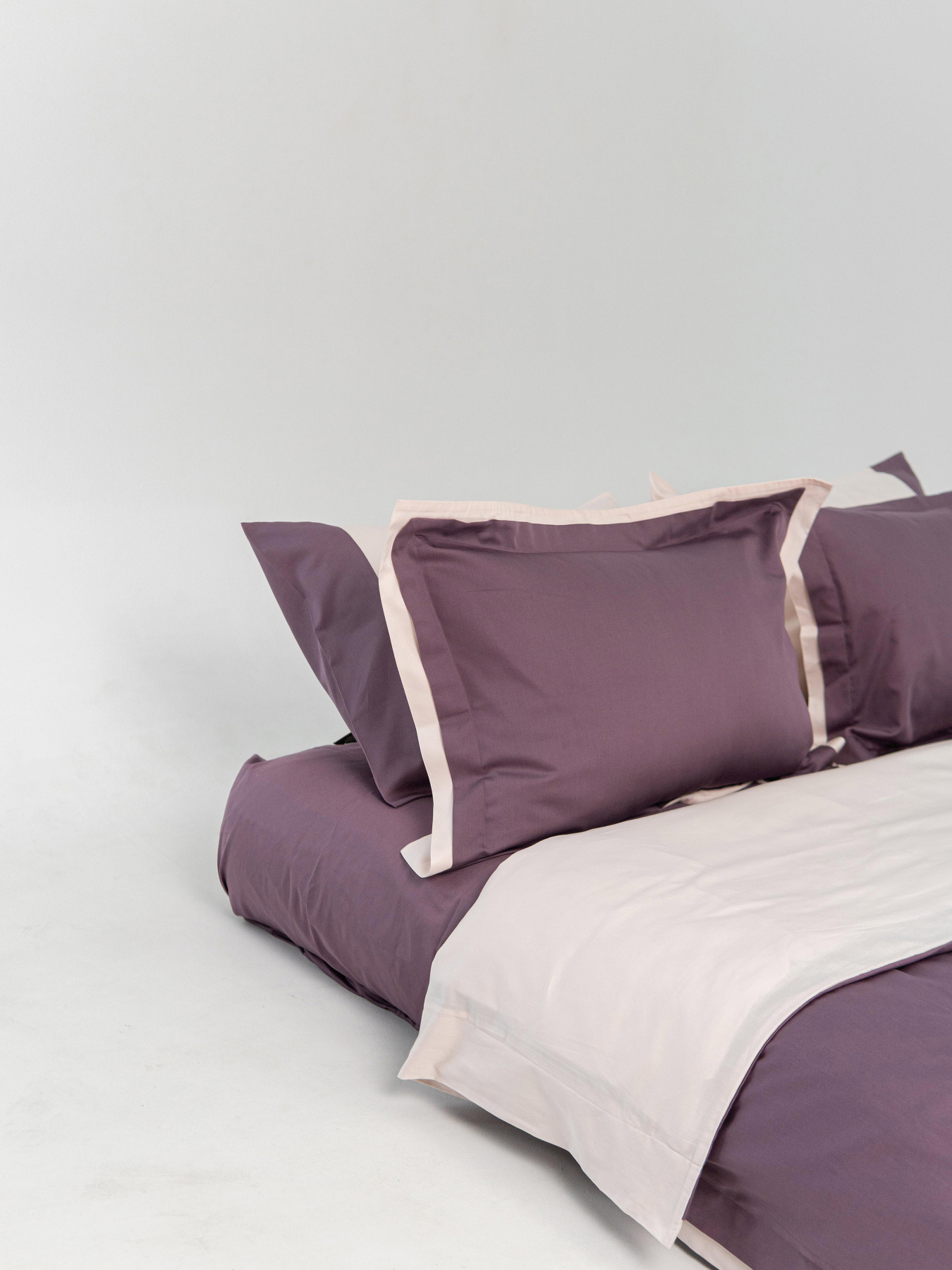 Комплект постельного белья с премиум сатина с ушками INDIM модель Violet345 Фото