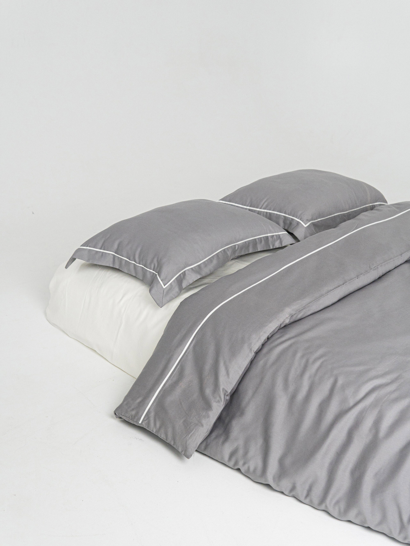 Комплект постельного белья с премиум сатина с кантом INDIM модель Grey123 Фото