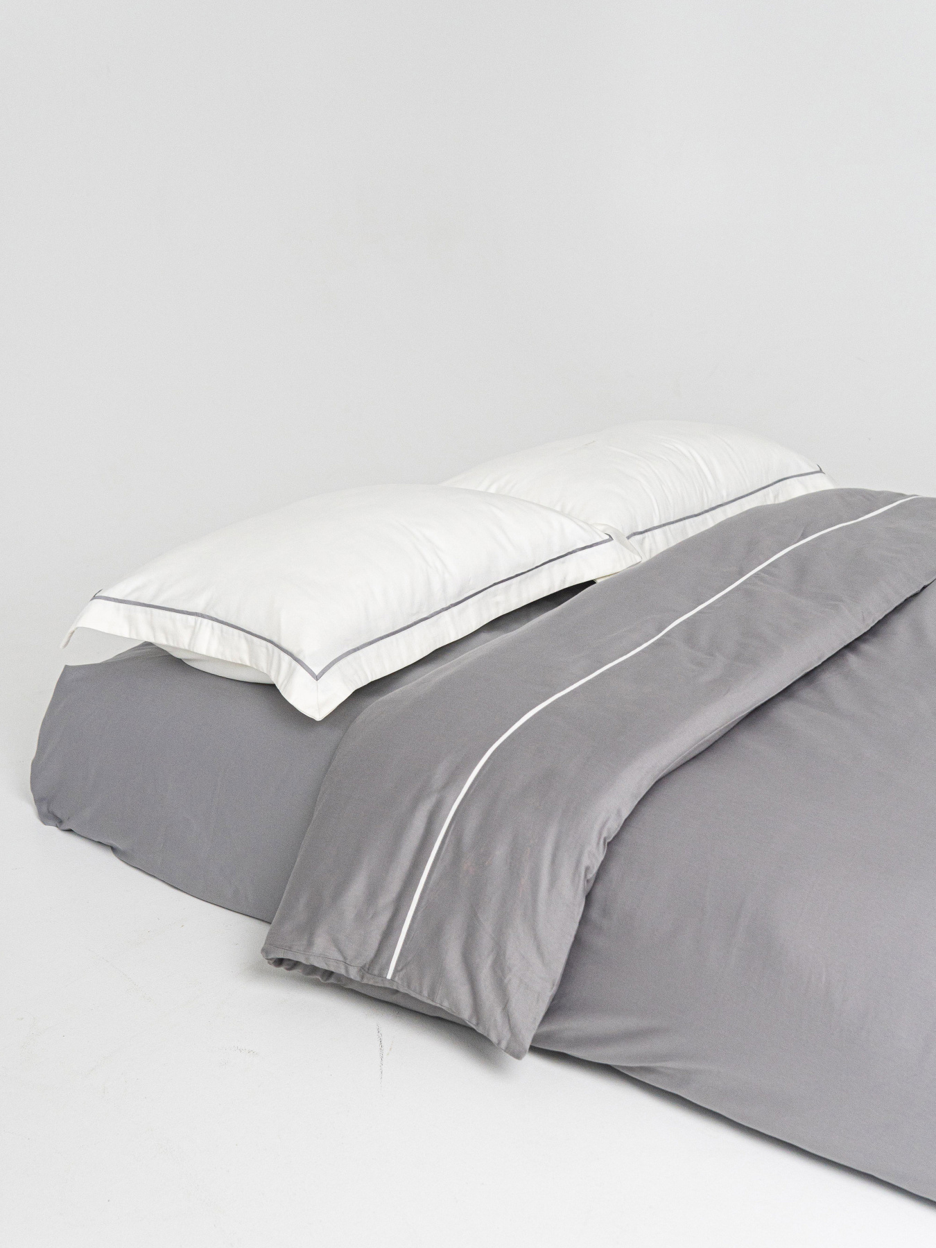 Комплект постельного белья с премиум сатина с кантом INDIM модель Grey123 Фото