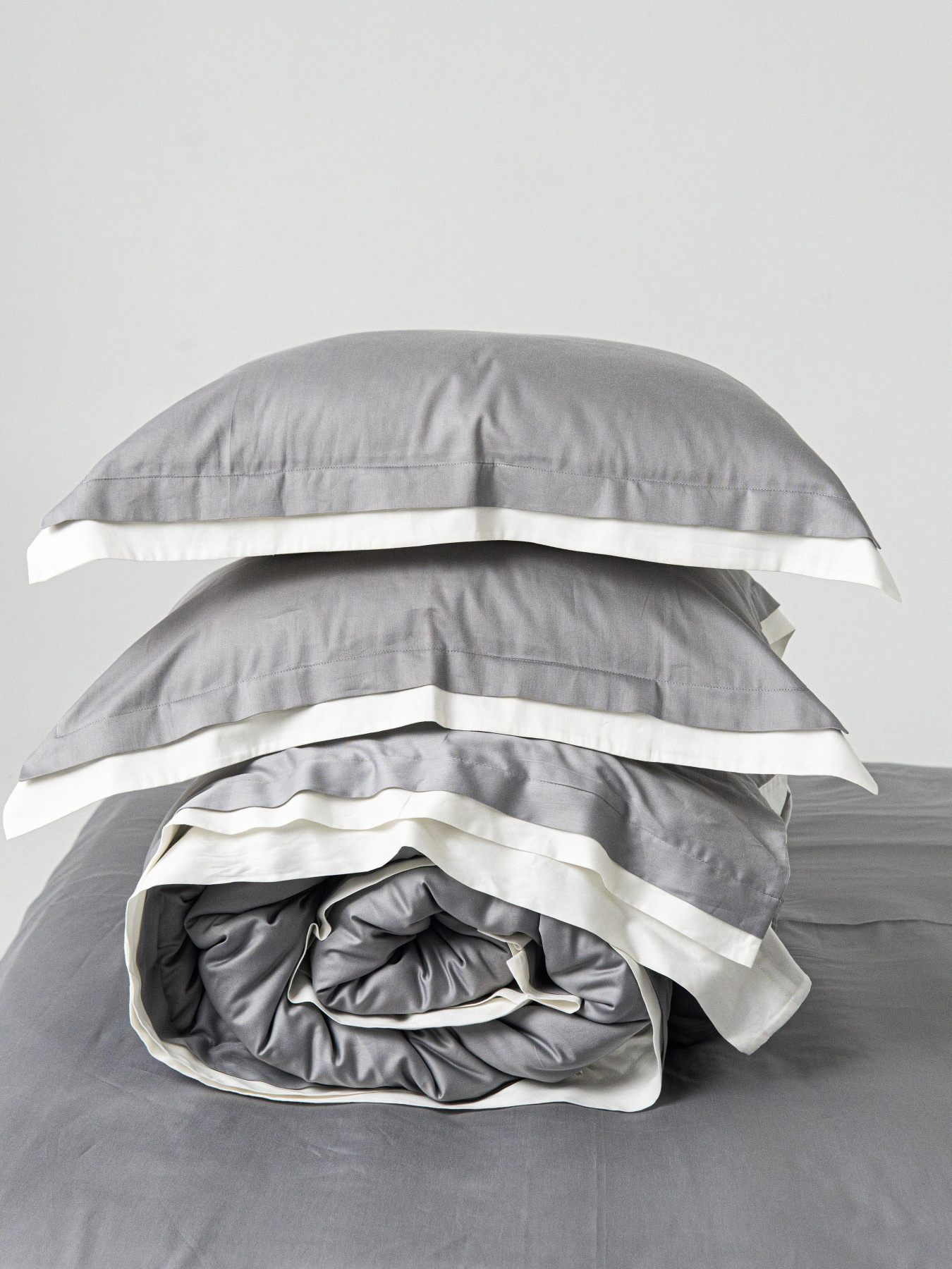 Комплект постельного белья с премиум сатина с ушками INDIM модель Grey456 Фото