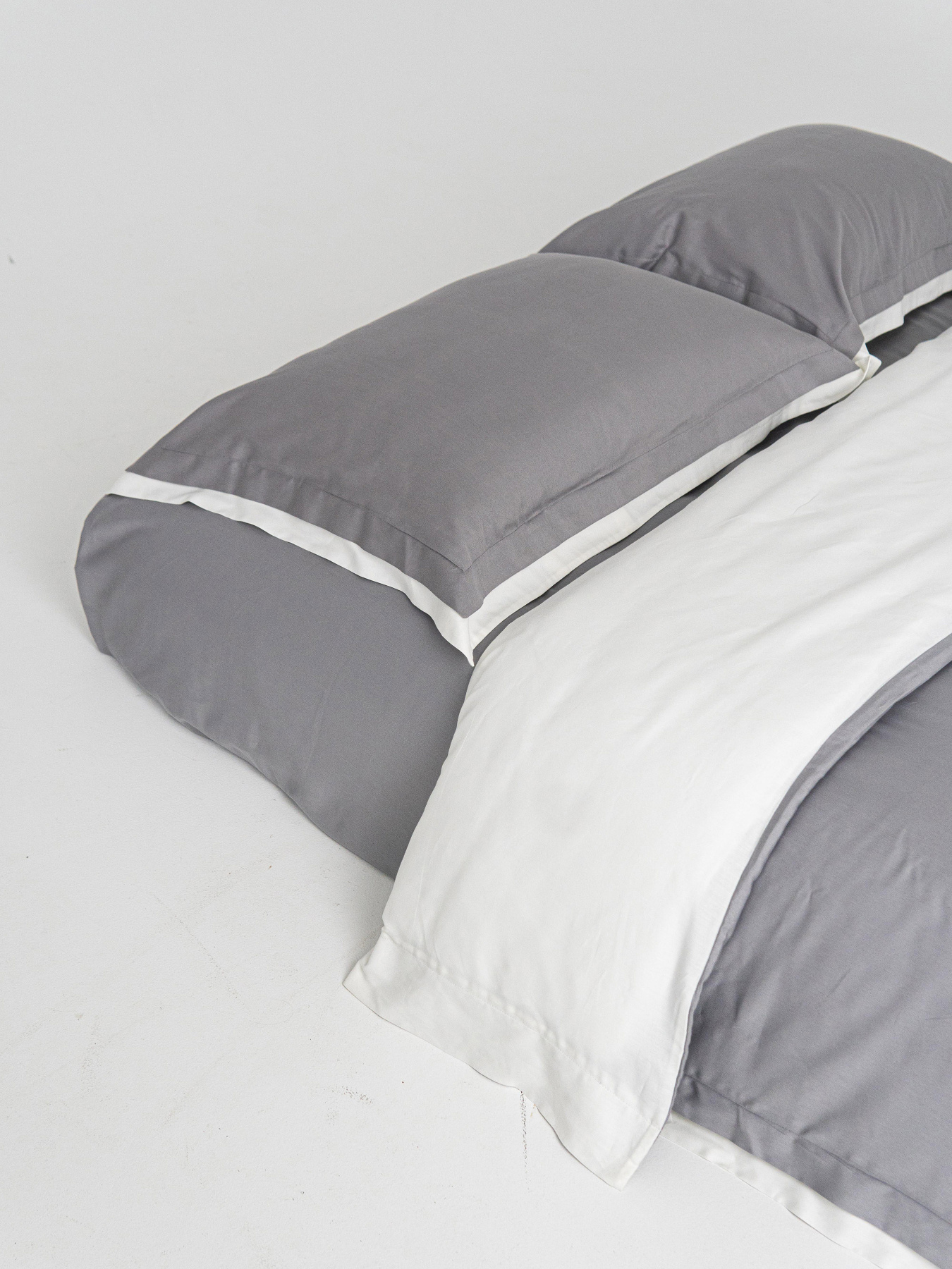 Комплект постельного белья с премиум сатина с ушками INDIM модель Grey456 Фото