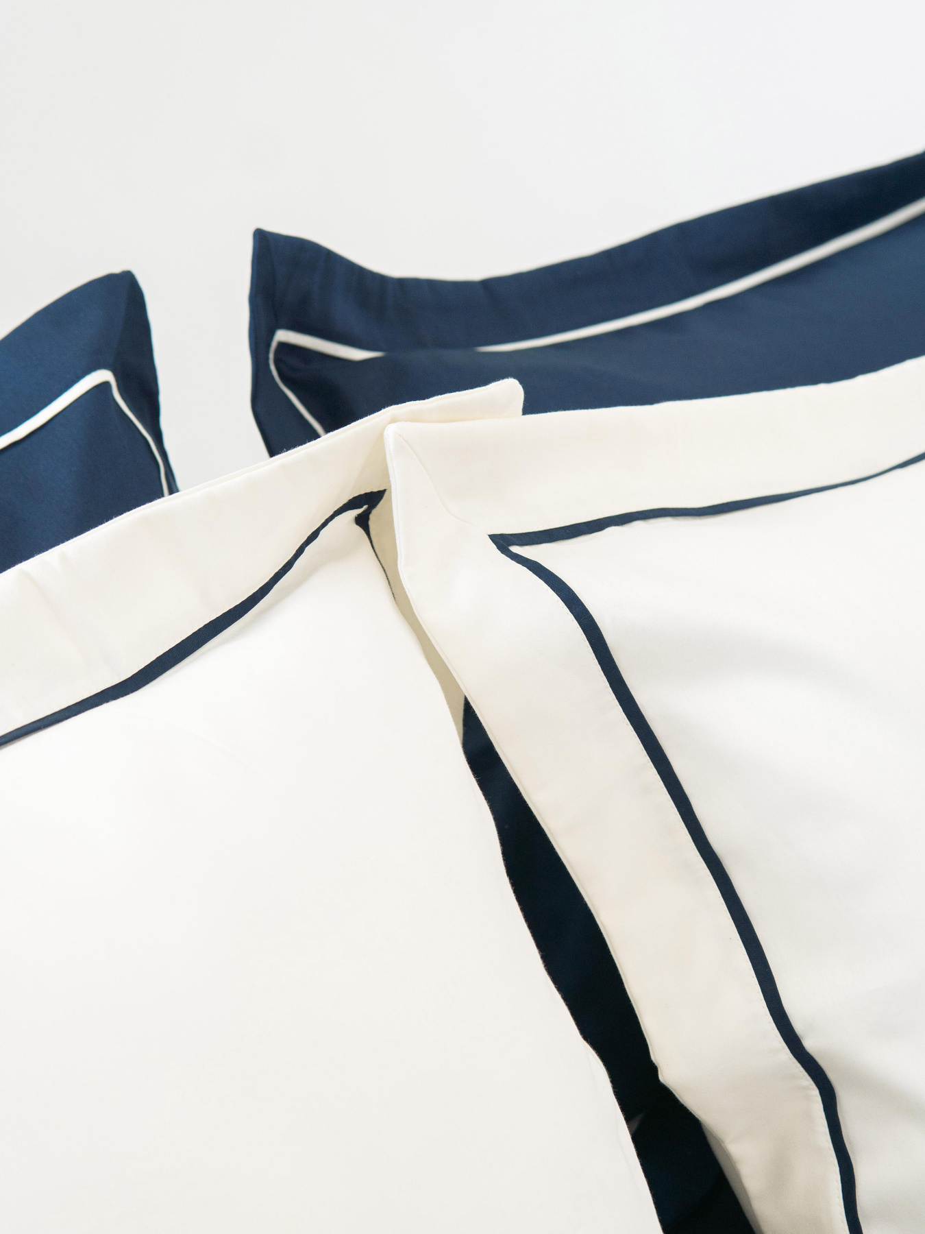 Комплект постільної білизни з преміум сатину з кантом INDIM модель Ultramarine123 Комплект постільної білизни з преміум сатину з кантом INDIM модель Ultramarine123 Фото