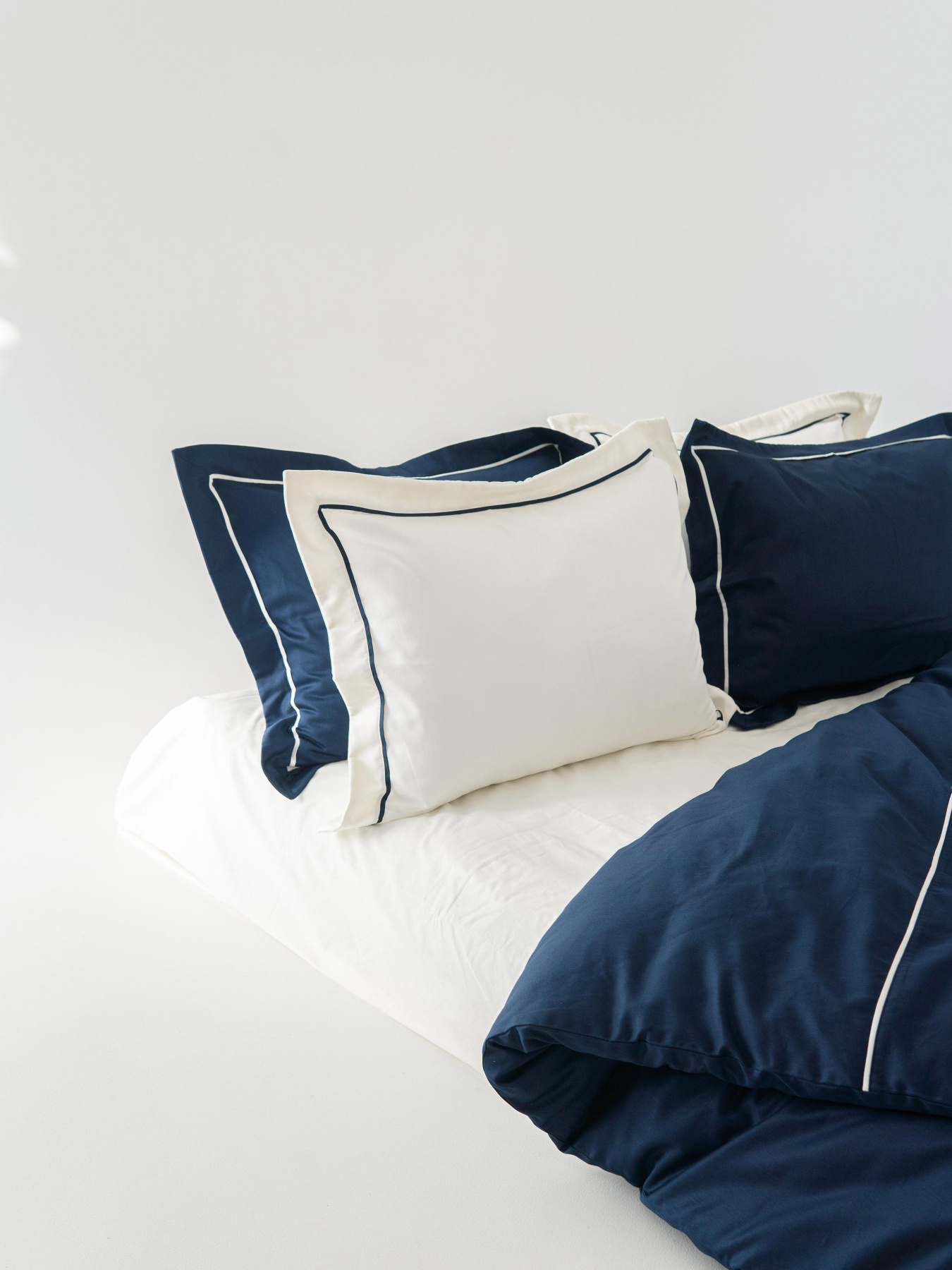 Комплект постільної білизни з преміум сатину з кантом INDIM модель Ultramarine123 Комплект постільної білизни з преміум сатину з кантом INDIM модель Ultramarine123 Фото