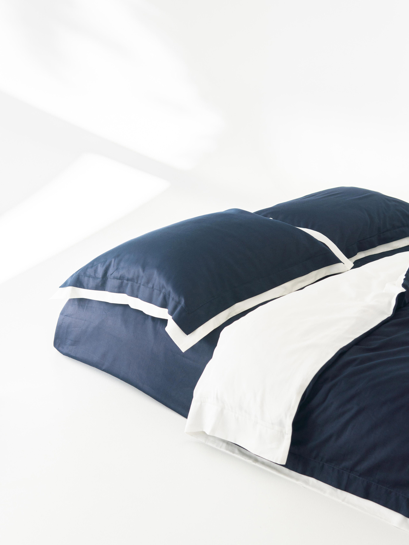 Комплект постільної білизни з преміум сатину з вушками INDIM модель Ultramarine456 Фото