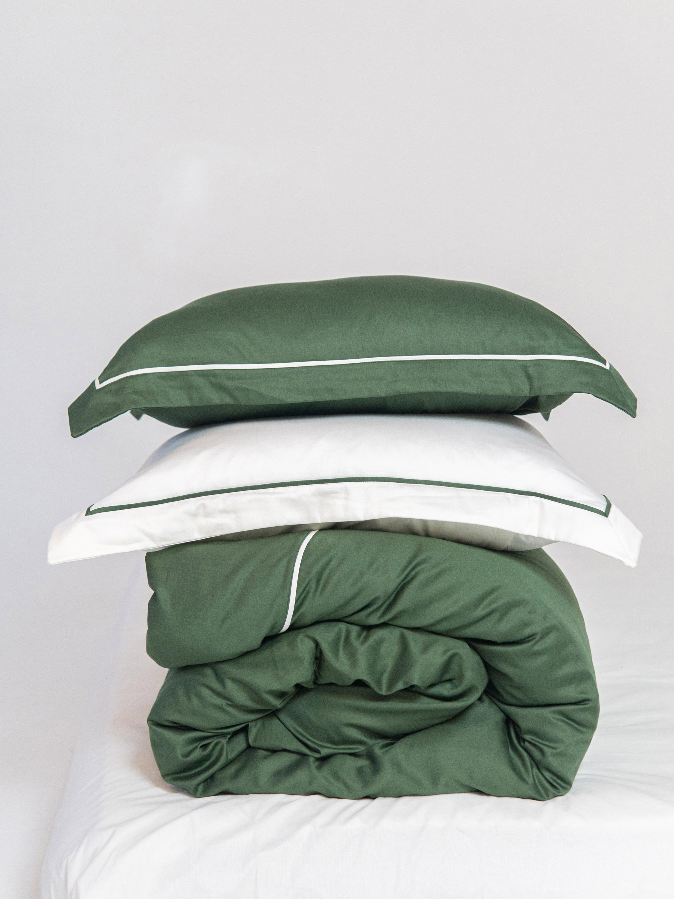 Комплект постельного белья с премиум сатина с кантом INDIM модель ForestRetreat123 Фото