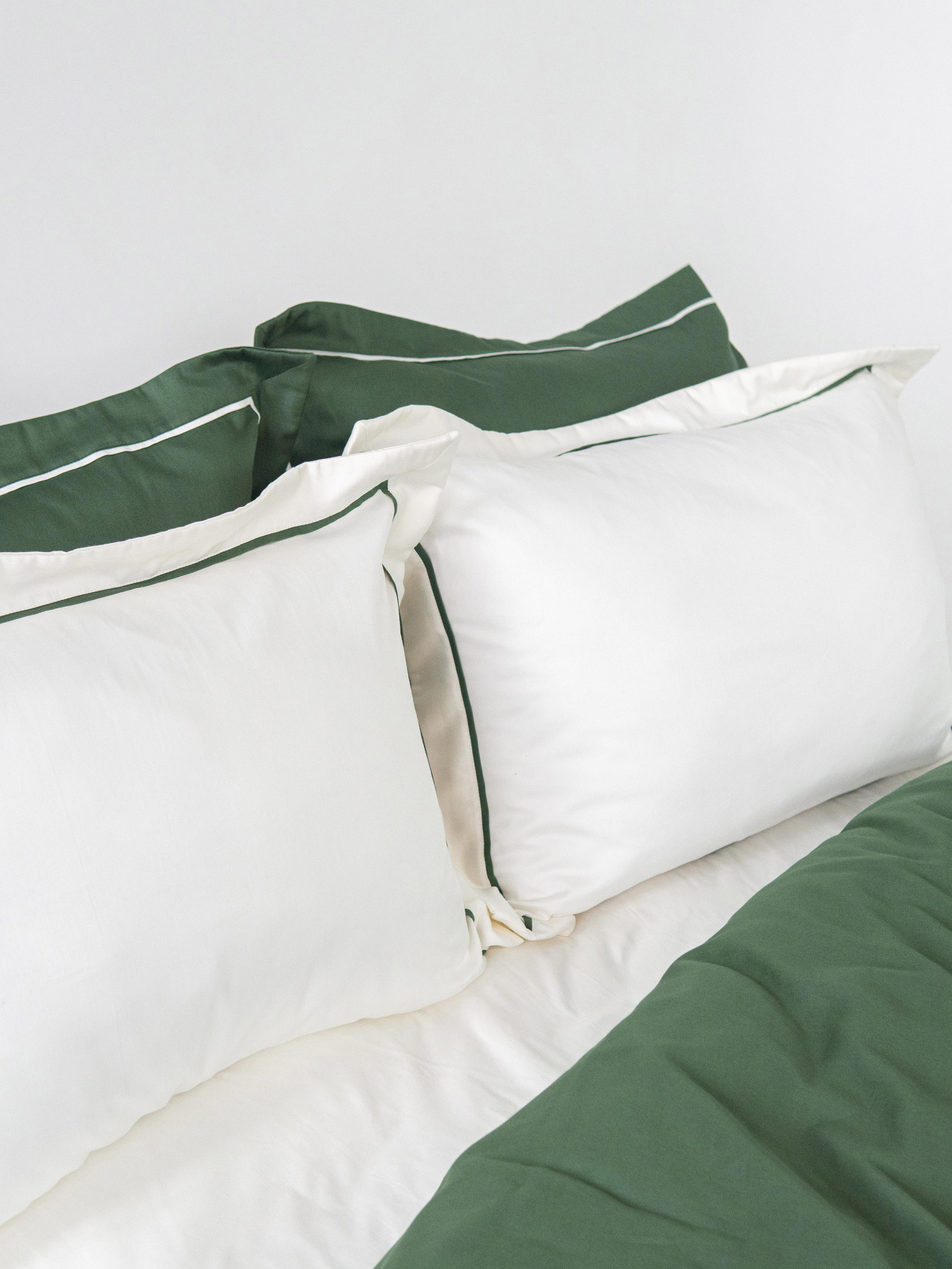 Комплект постельного белья с премиум сатина с кантом INDIM модель ForestRetreat123 Фото