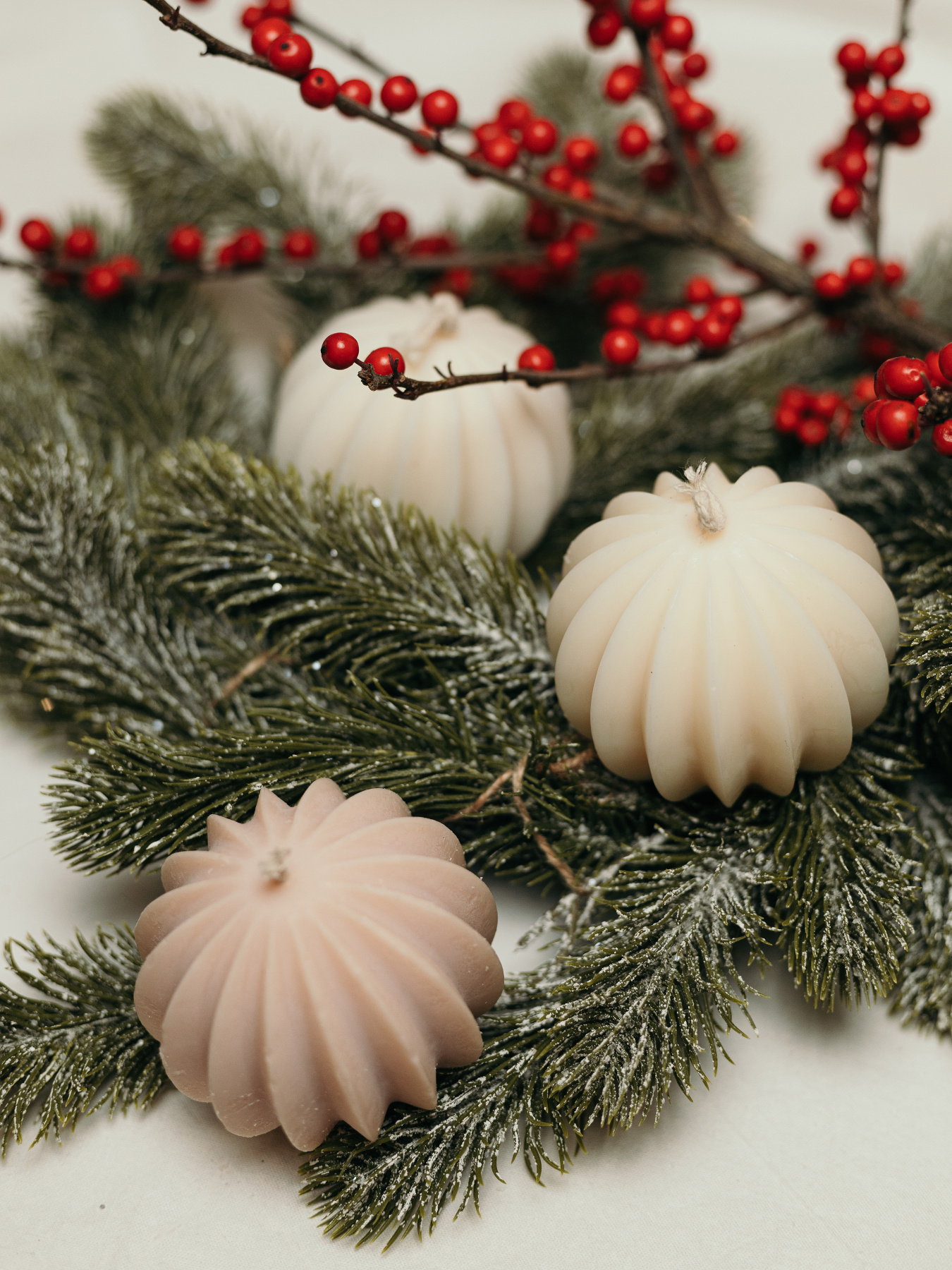 Свеча фигурная "Пирожное" аромат "Чизкейк с черникой" из натурального оливкового воска Candle Design модель 130.2001 Фото