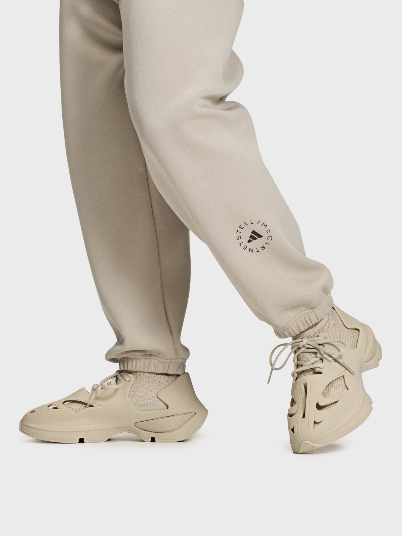 Кросівки для бігу Adidas модель JH8951 Фото