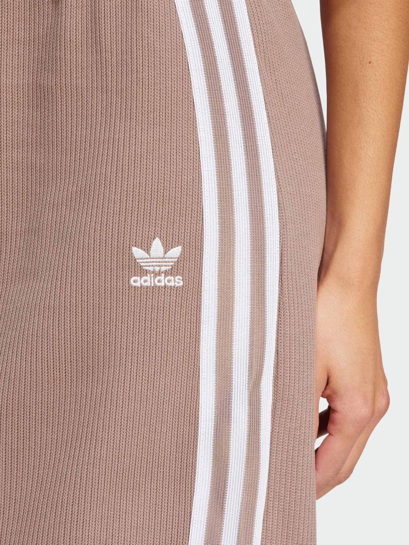 Юбка миди Adidas Adicolor модель JD4606 Юбка миди Adidas Adicolor модель JD4606 Фото