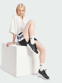 Повседневные шорты Adidas Adicolor модель IU2518 Повседневные шорты Adidas Adicolor модель IU2518 Фото