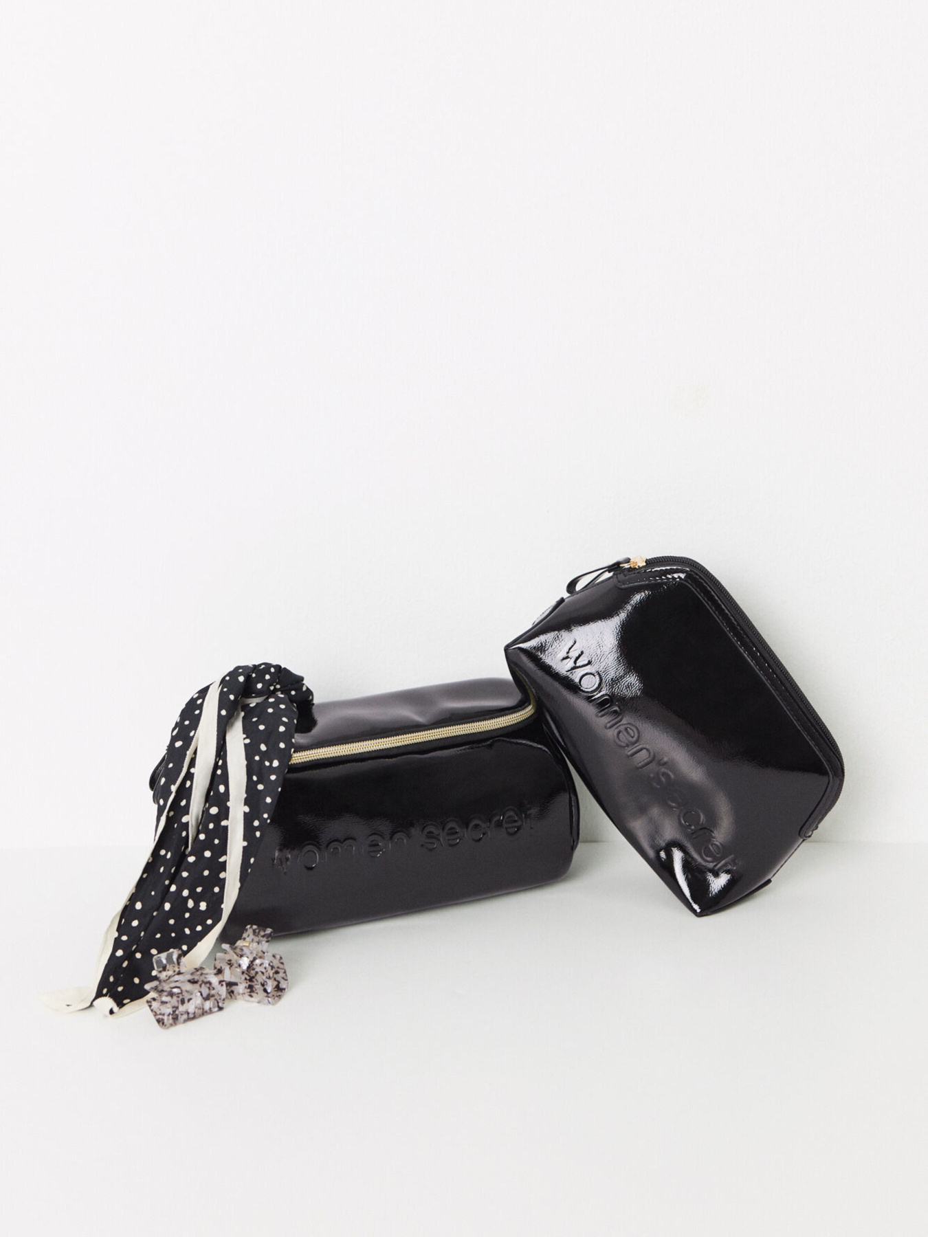 Средняя косметичка из лакированной кожи Women'secret модель 4848838-01 Фото