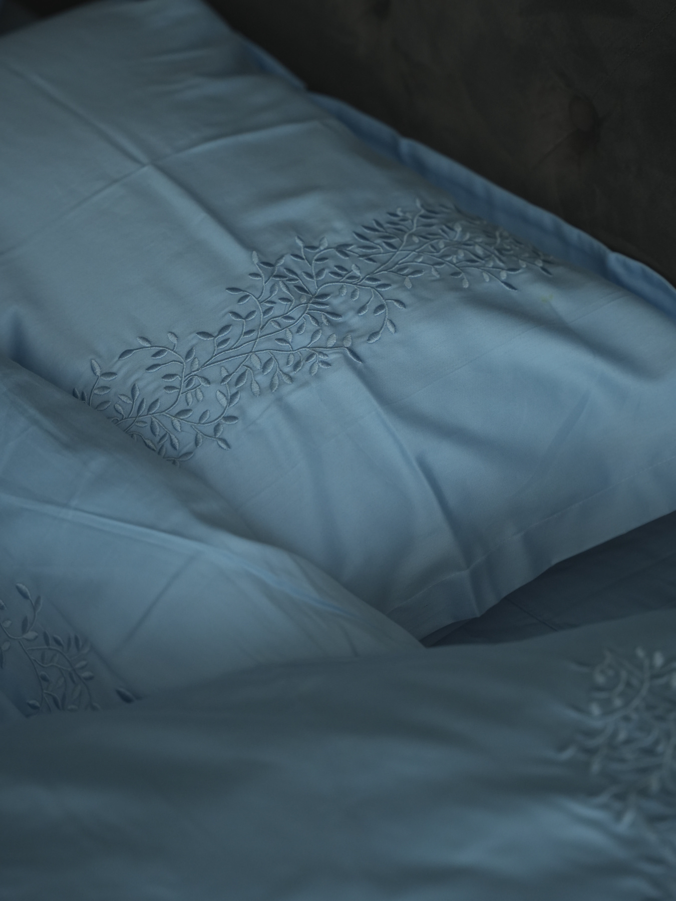 Підковдра небесно-блакитна з вишитими гілками Cozy модель 10082616 Фото