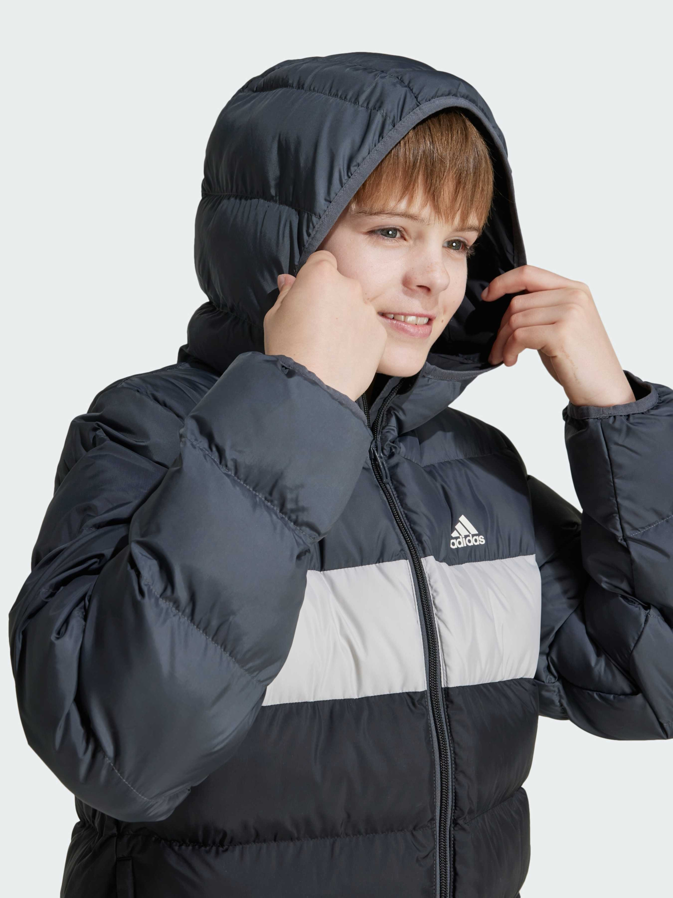 Куртки и дубленки Adidas модель IY6918 Куртки и дубленки Adidas модель IY6918 Фото