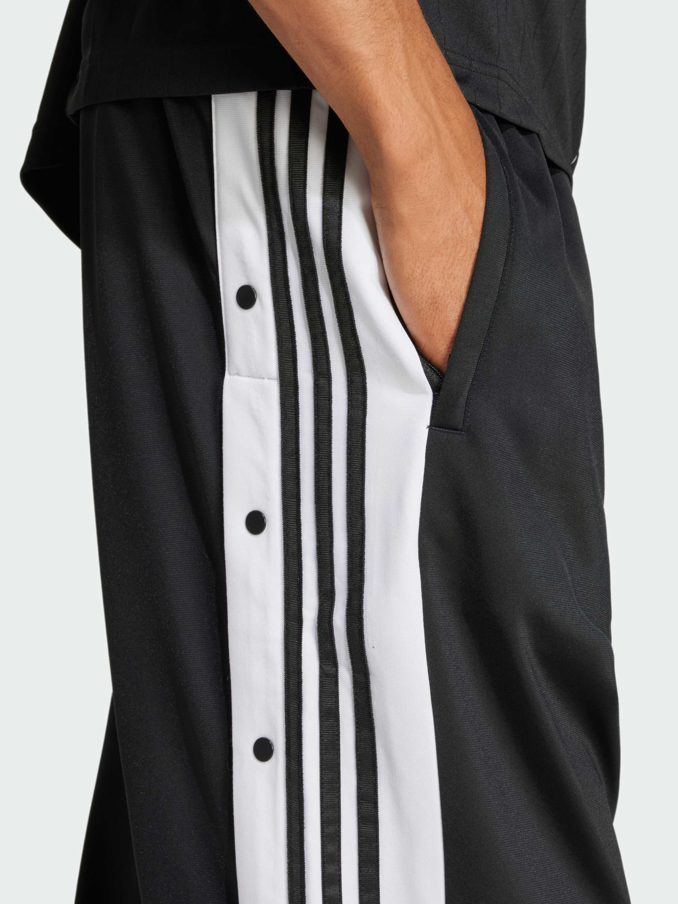 Повсякденні штани Adidas Adicolor модель JP3760 Повсякденні штани Adidas Adicolor модель JP3760 Фото