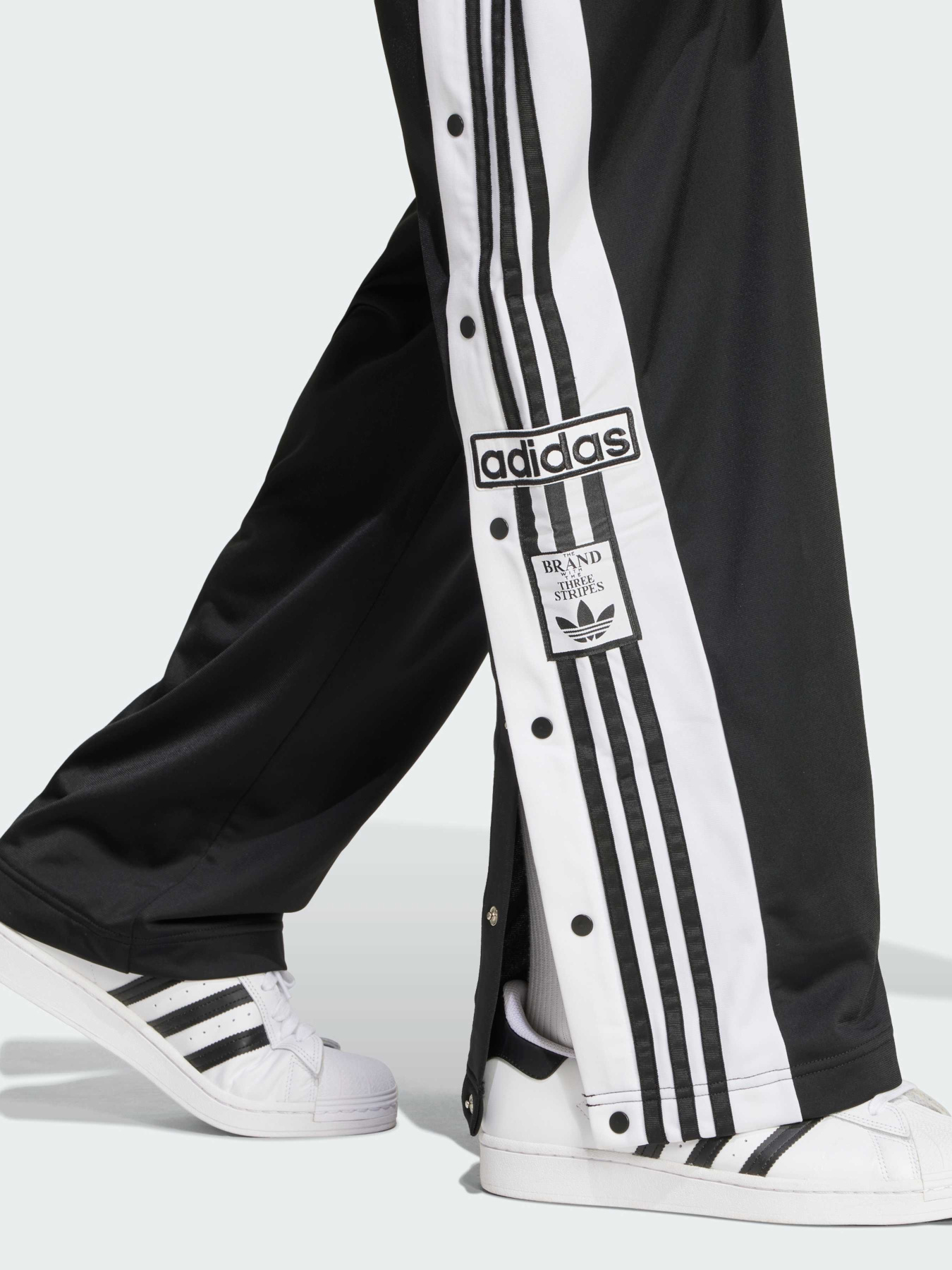 Повсякденні штани Adidas Adicolor модель JP3760 Повсякденні штани Adidas Adicolor модель JP3760 Фото