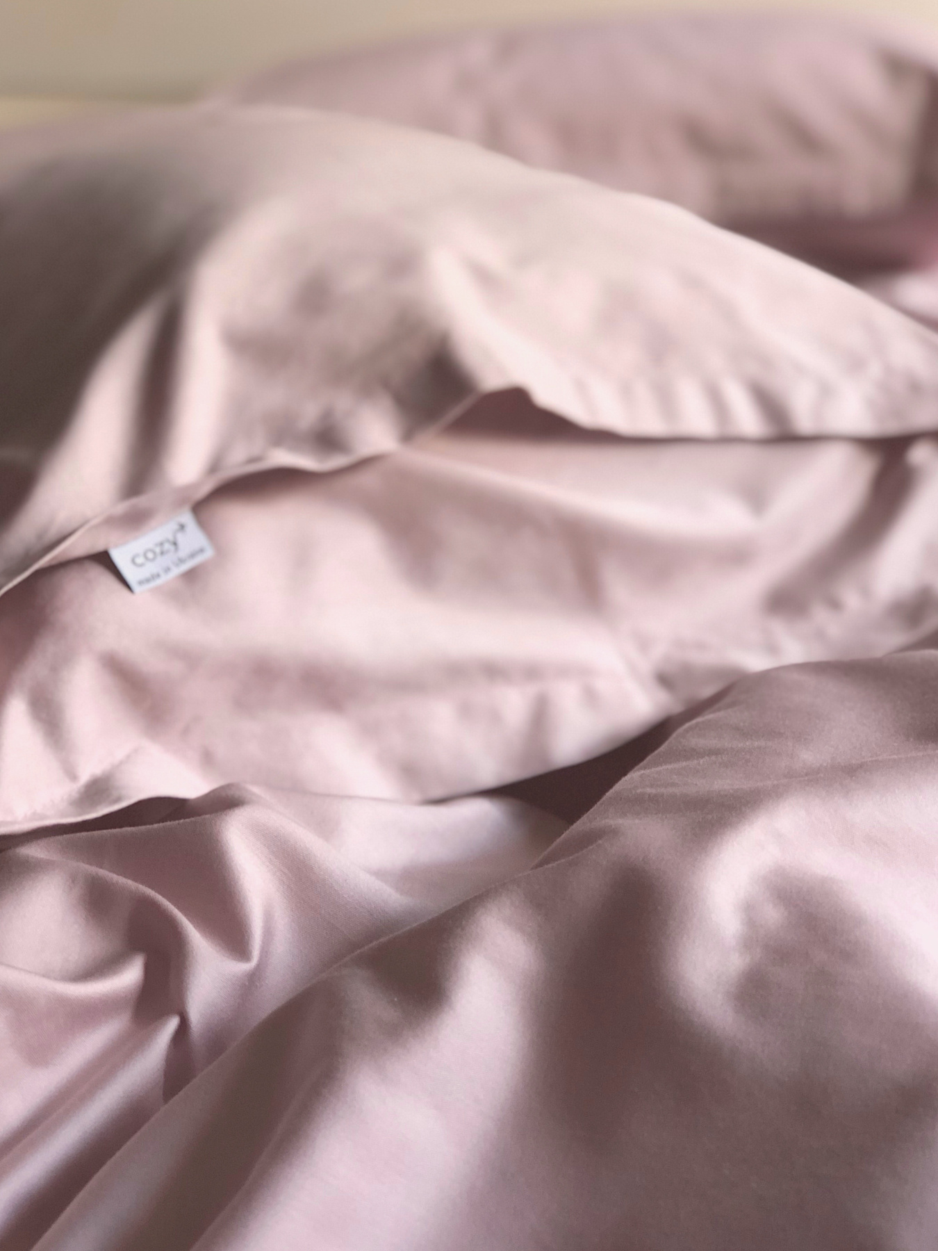 Підковдра рожева з вишитими білими зірками Cozy модель 8009408 Підковдра рожева з вишитими білими зірками Cozy модель 8009408 Фото