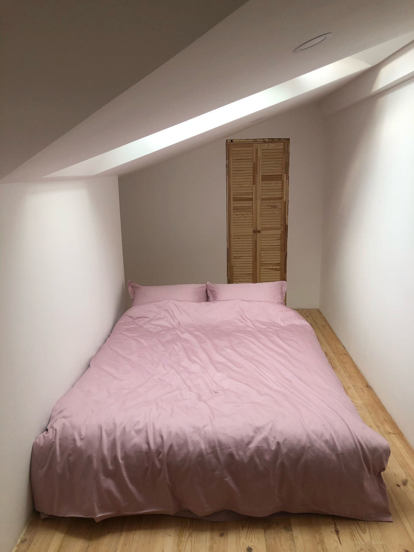 Підковдра рожева з вишитими білими зірками Cozy модель 8009408 Підковдра рожева з вишитими білими зірками Cozy модель 8009408 Фото