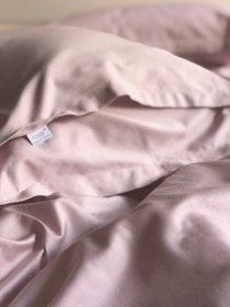 Підковдра рожева з вишитими білими зірками Cozy модель 8009408 Підковдра рожева з вишитими білими зірками Cozy модель 8009408 Фото