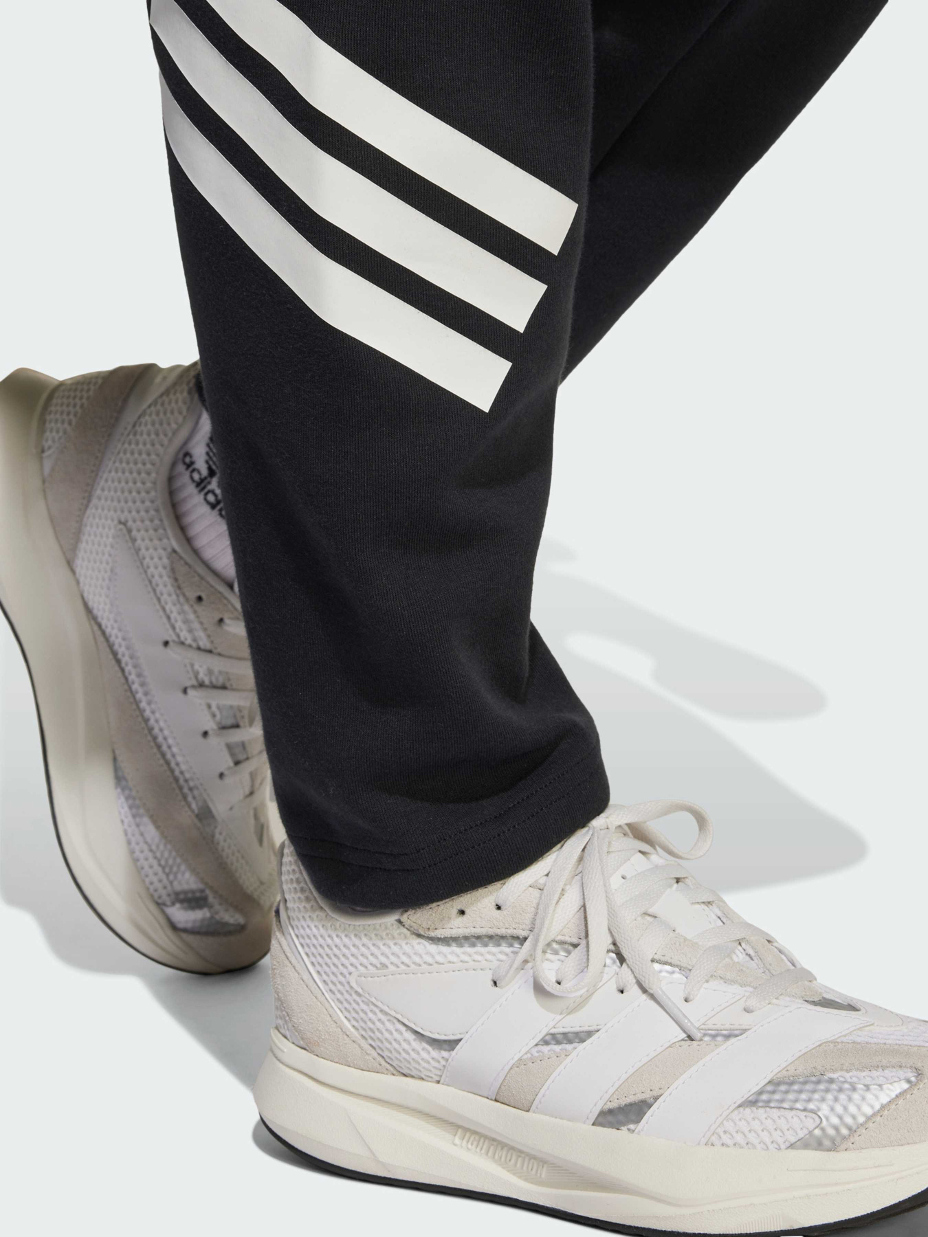 Повсякденні штани Adidas Культові силуети модель JJ4808 Фото