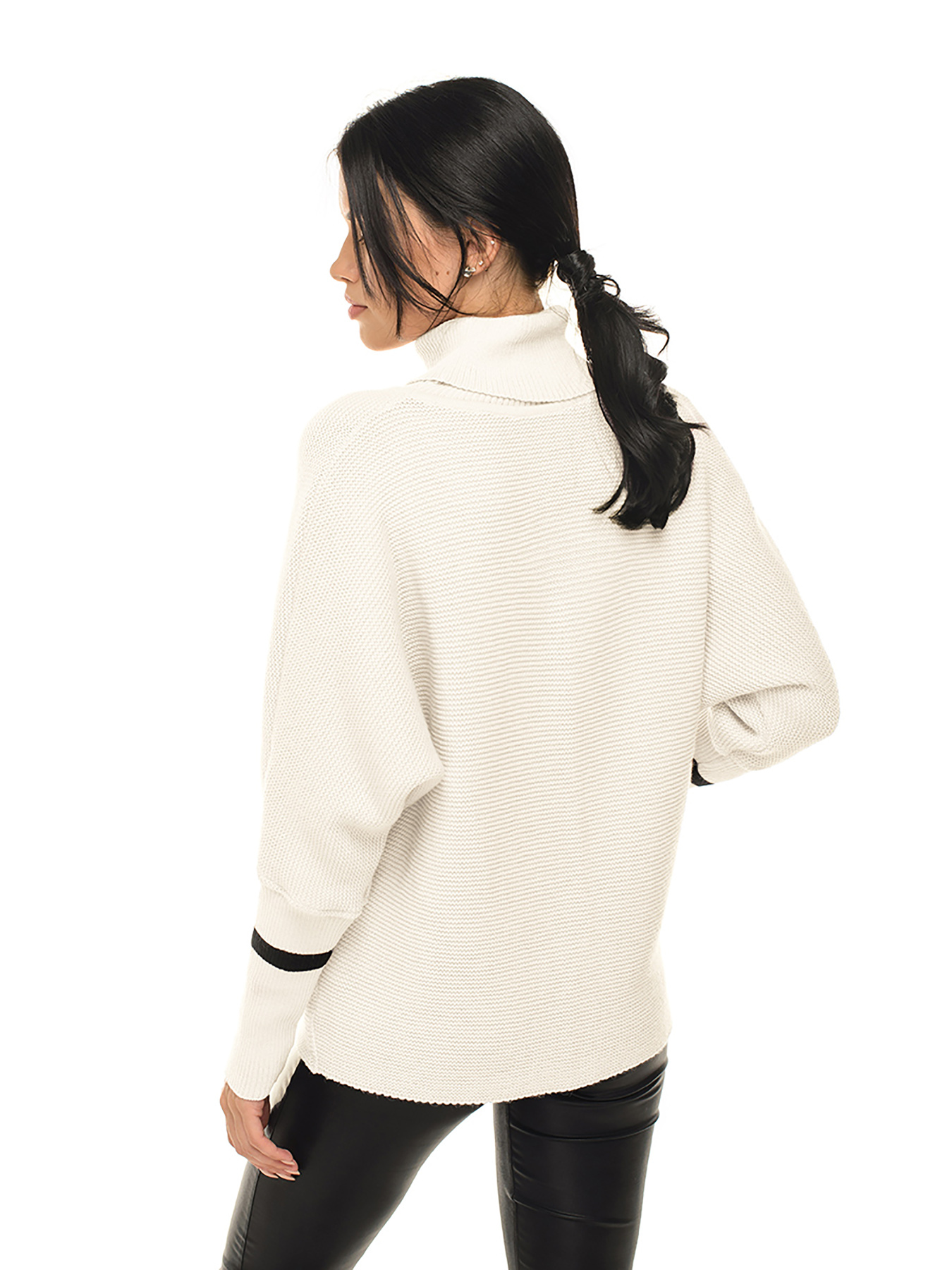 Свитер SVTR модель 4540milkyWSWTSVTR Фото