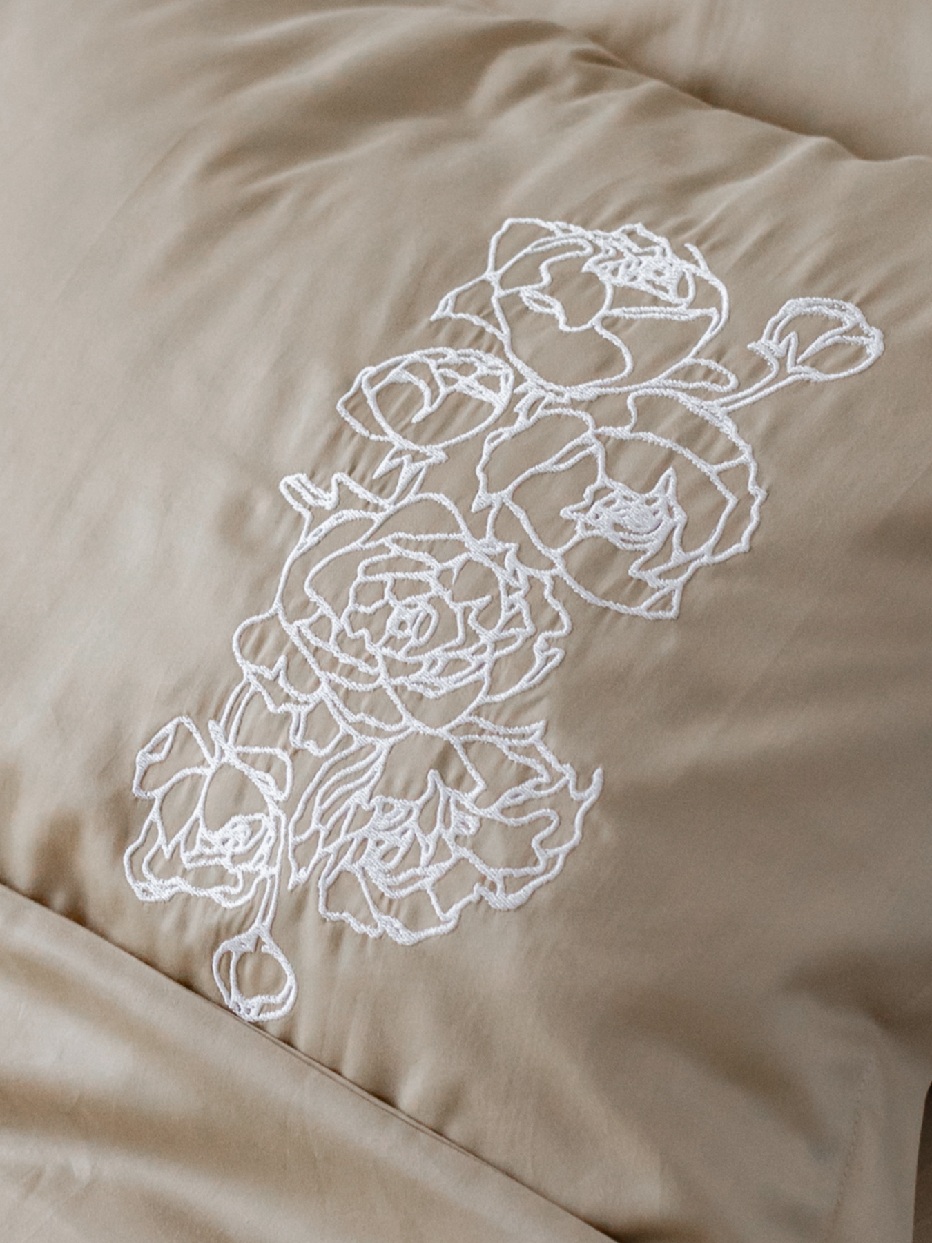 Підковдра лате з вишитими білими півоніями Cozy модель 8009477 Підковдра лате з вишитими білими півоніями Cozy модель 8009477 Фото