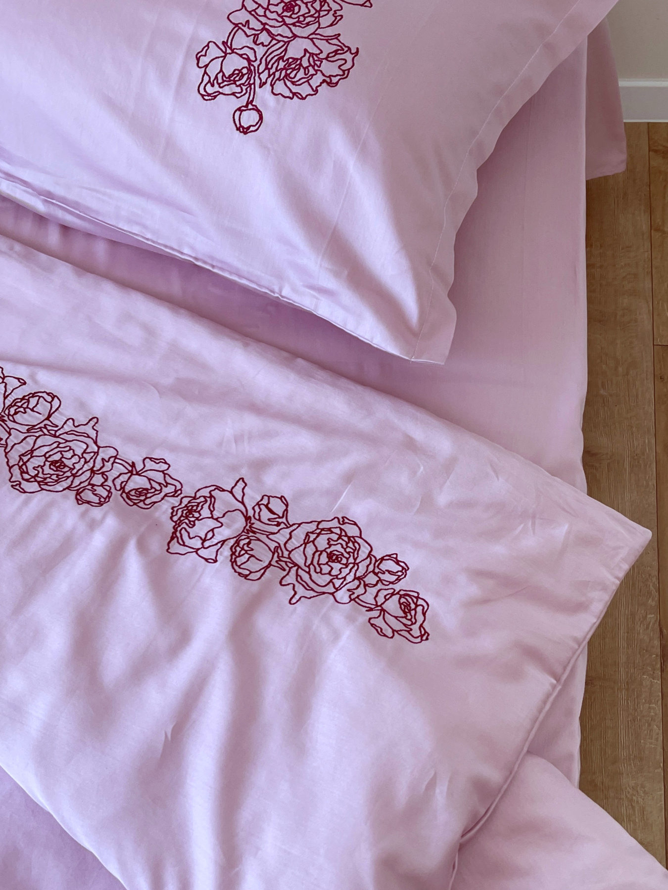 Підковдра рожева з вишитими бордовими півоніями Cozy модель 10082643 Фото