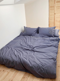 Підковдра темно-сіра з вишитими білими півоніями Cozy модель 8009468 Фото