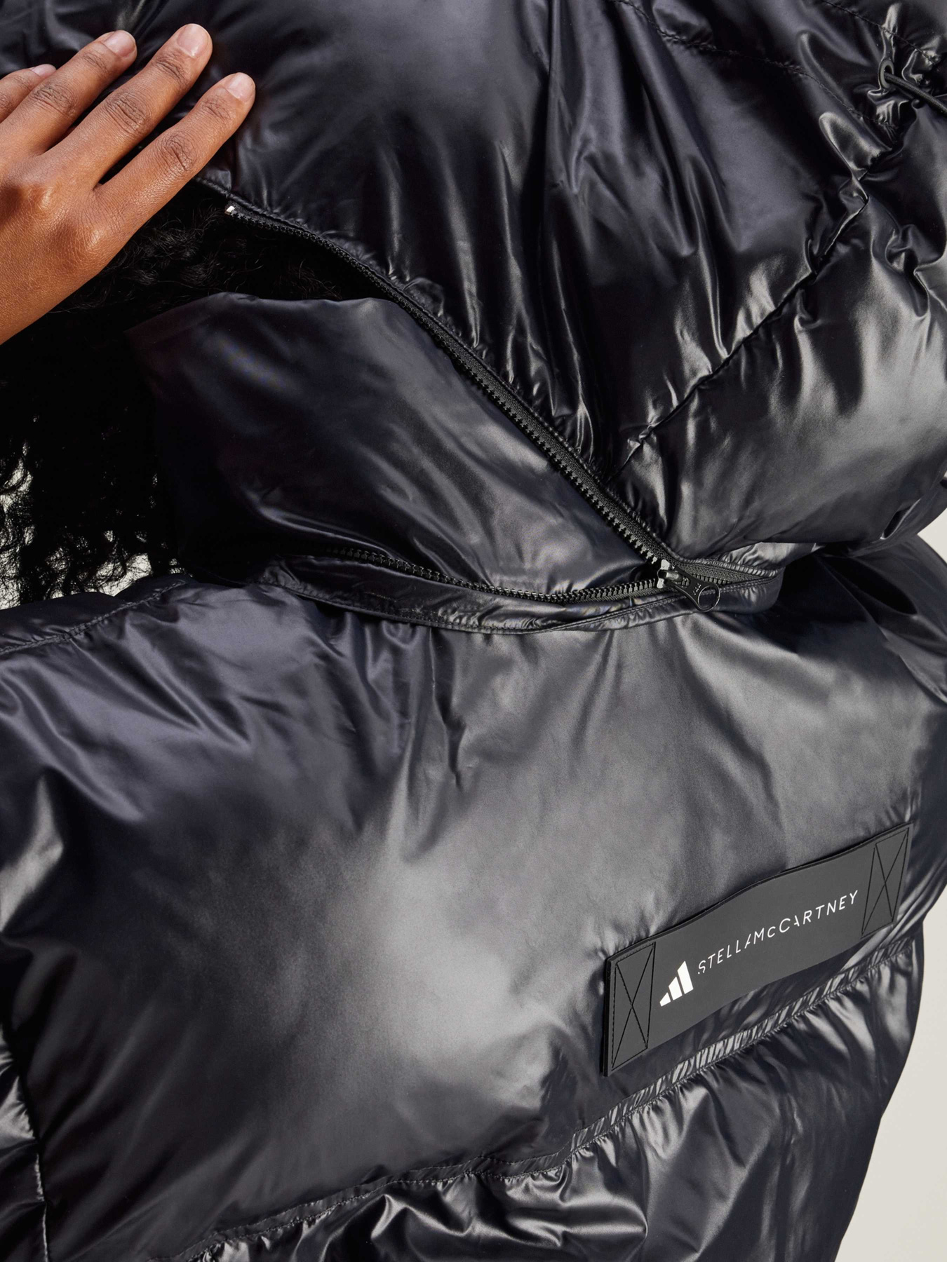 Зимняя куртка Adidas модель IW9842 Фото