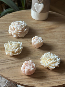 Ароматическая свеча "Пион мини", аромат - пион & магнолия, из натурального оливкового воска Candle Design модель 120.2008 Фото