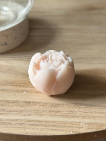 Ароматическая свеча "Пион мини", аромат - пион & магнолия, из натурального оливкового воска Candle Design модель 120.2008 Фото