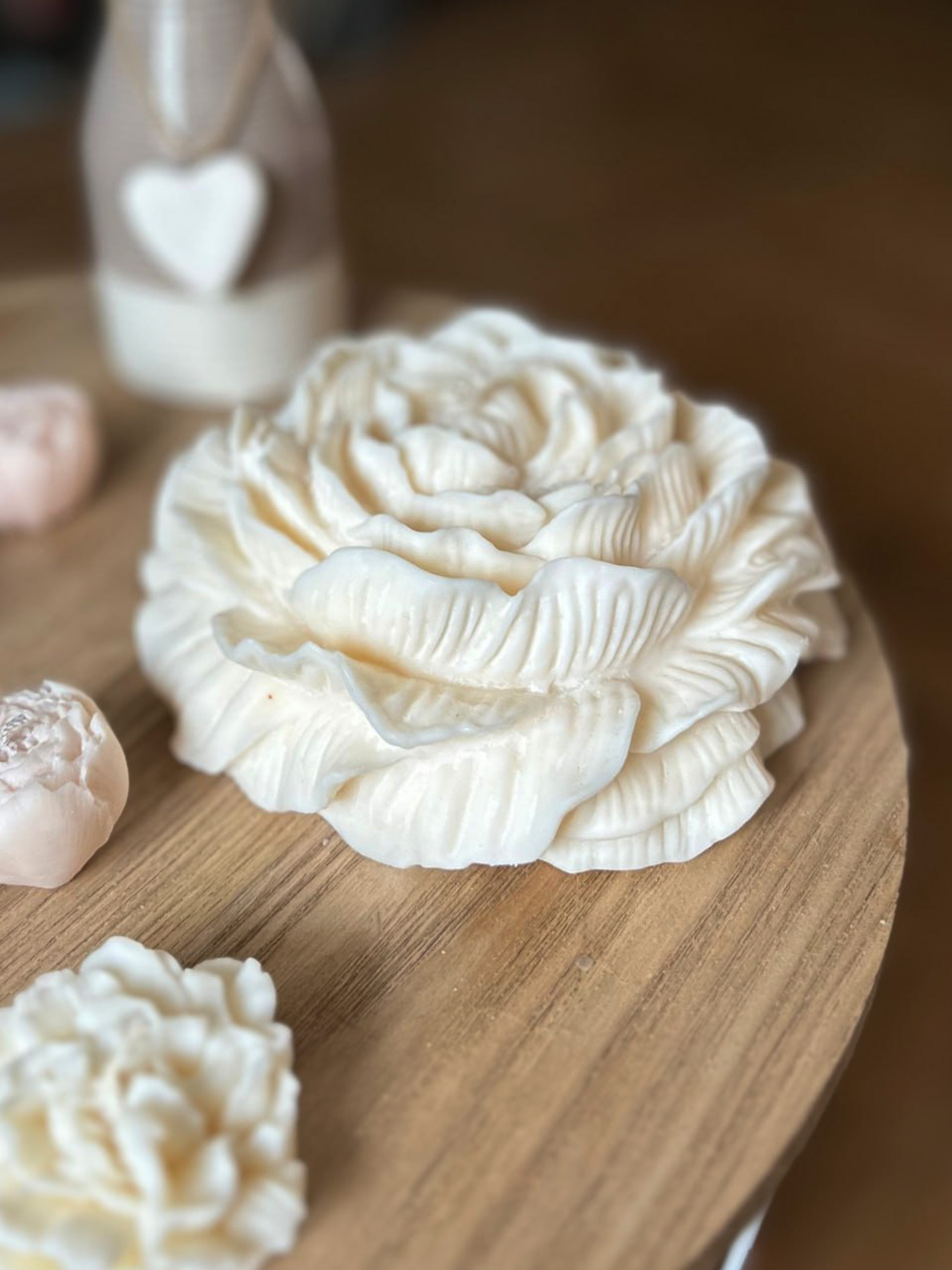 Ароматическая свеча "Пион большой", аромат - пион & магнолия, из натурального оливкового воска Candle Design модель 120.2006 Фото