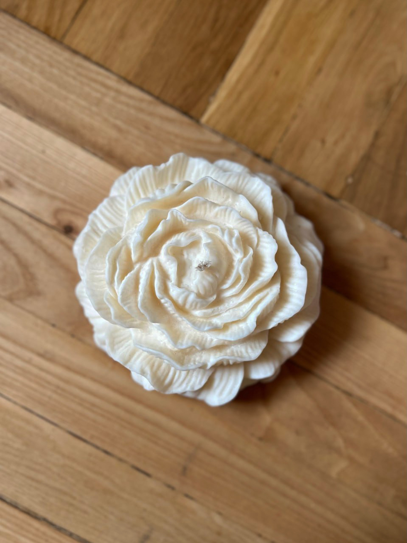 Ароматическая свеча "Пион большой", аромат - пион & магнолия, из натурального оливкового воска Candle Design модель 120.2006 Фото